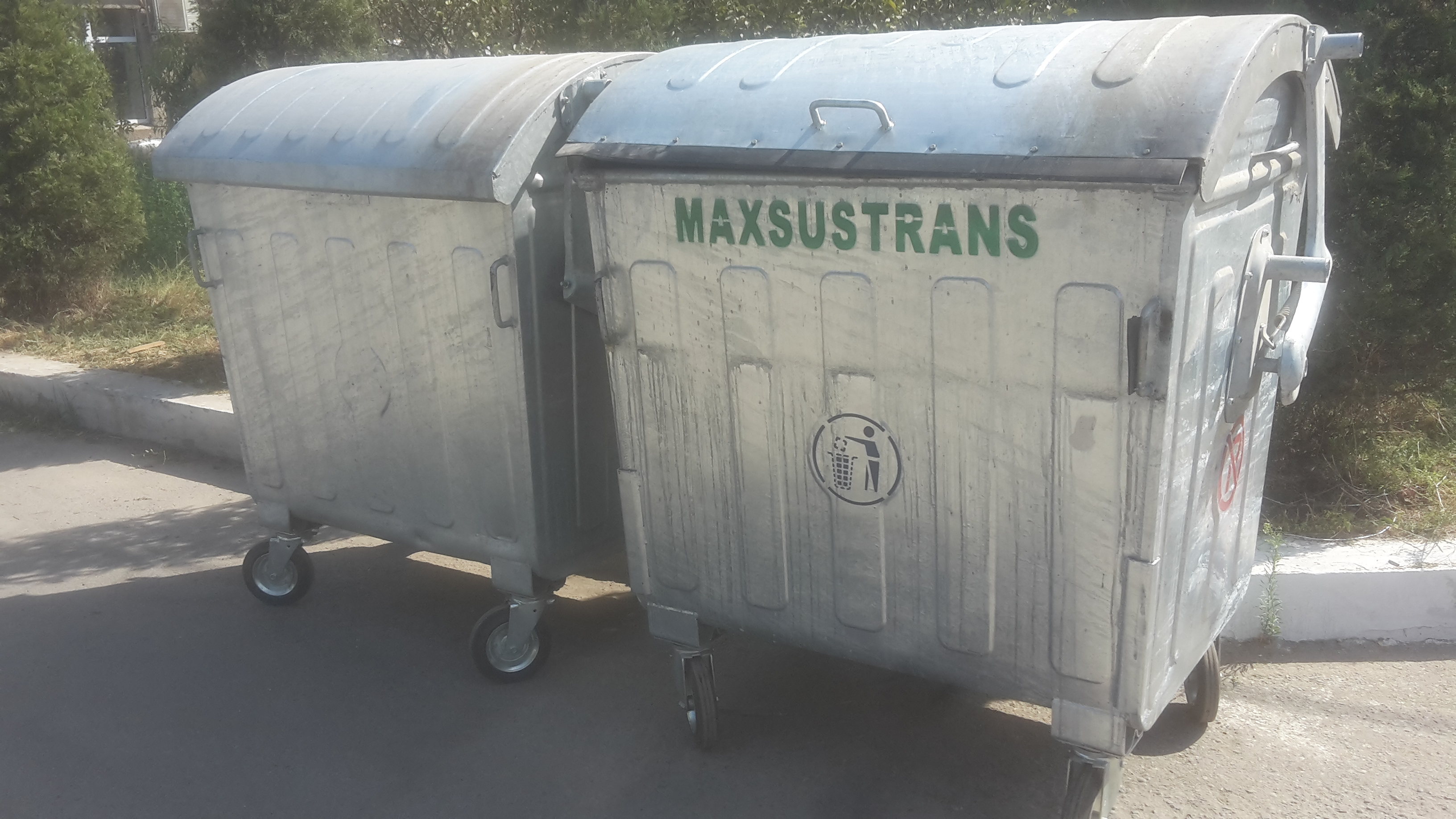 Мусорных баки