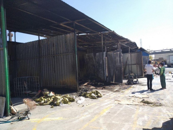 A large fire broke out at the waste collection depot located in Bektemir district